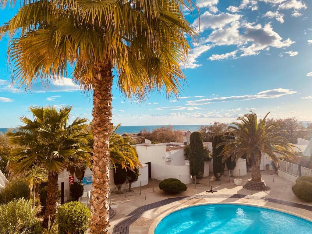 LE CALI, P2 Cabine dans une résidence avec piscine, vue mer et parking privé La Grande-Motte Esterno foto